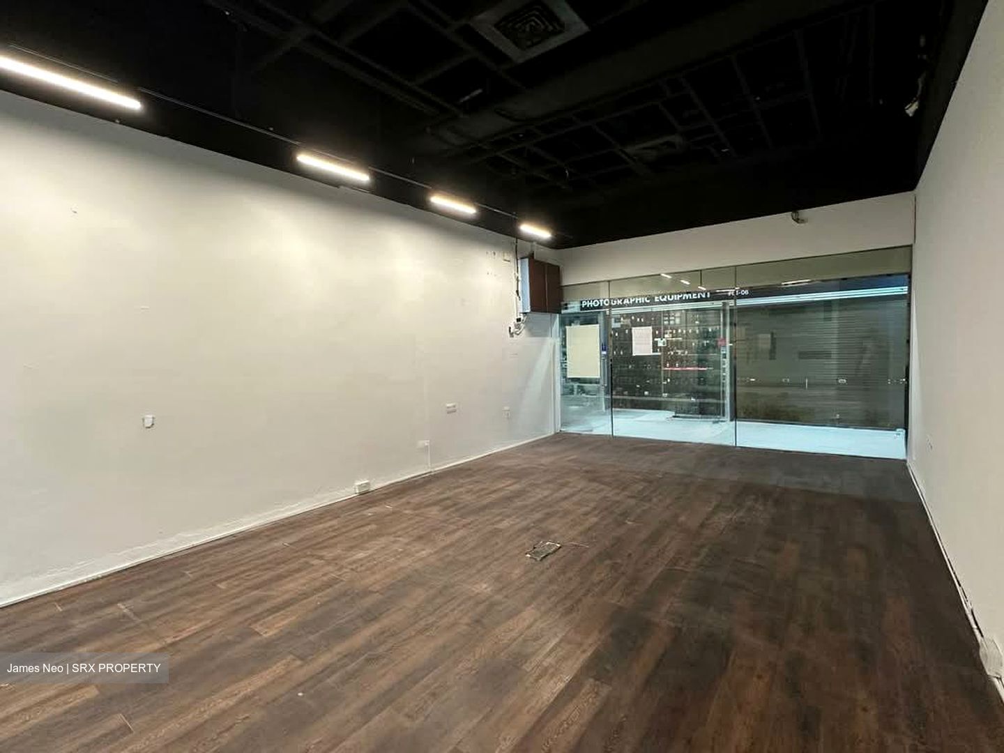 Peninsula Shopping Complex (D6), Retail #563330391